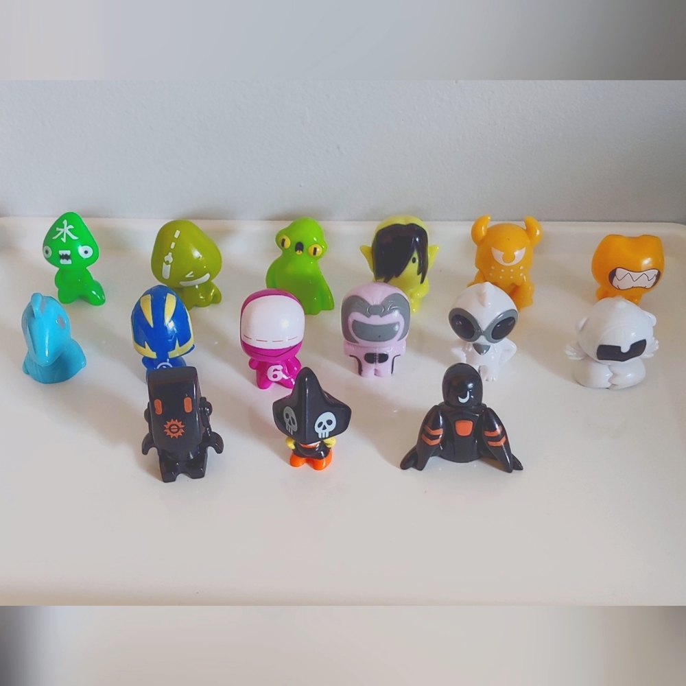 Gogo's Crazy Bones set of 15